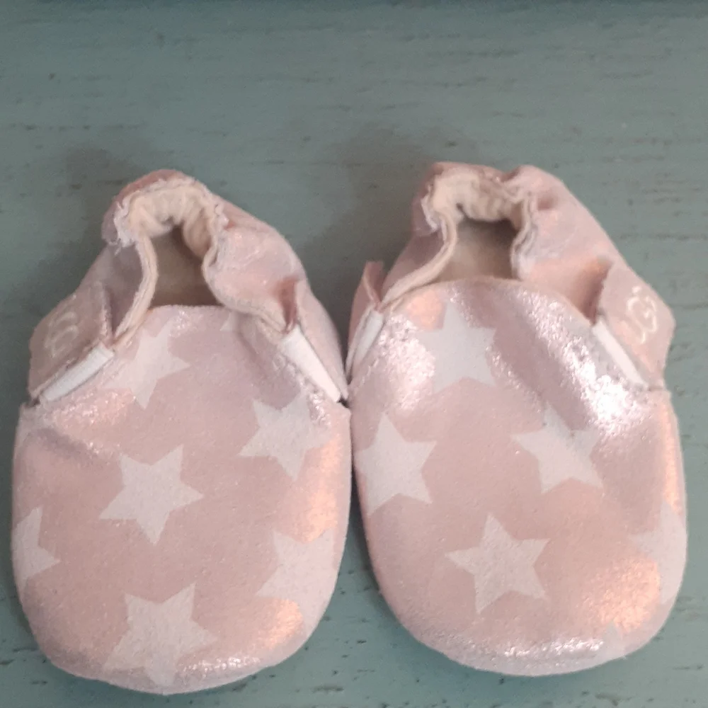 UGG SLIPPERS SZ O4/05